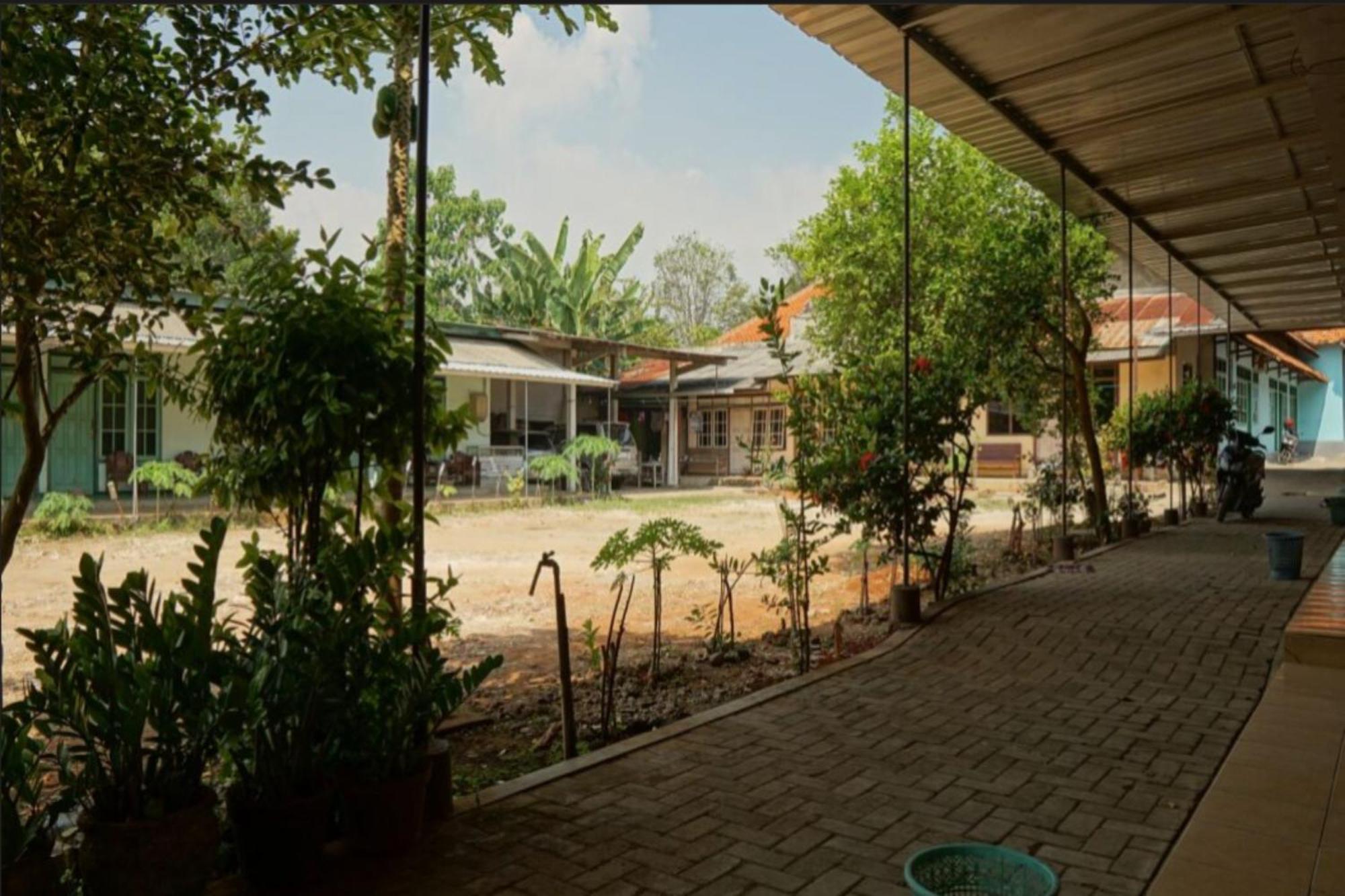 Hotel Spot On 93611 Kost Pak Suyatno Syariah 2 Ponorogo Exterior foto